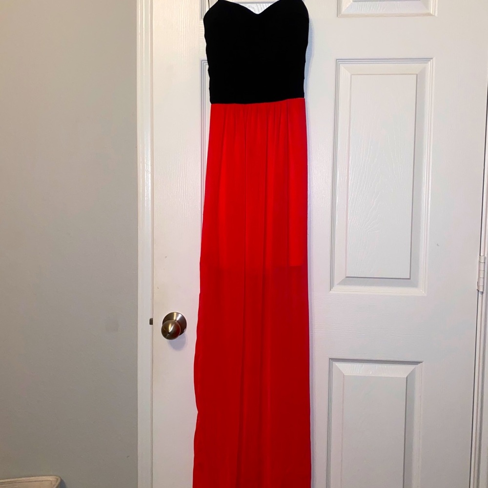 Strapless sweetheart neckline maxi dress